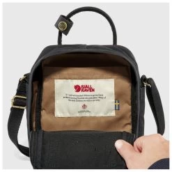 FJÄLLRÄVEN Kånken No. 2 Black Sling 2,5 - Shoulder Bag -Camping Discount Store fjaellraeven kaanken no 2 black sling 25 shoulder bag detail 10