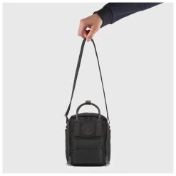 FJÄLLRÄVEN Kånken No. 2 Black Sling 2,5 - Shoulder Bag -Camping Discount Store fjaellraeven kaanken no 2 black sling 25 shoulder bag detail 11