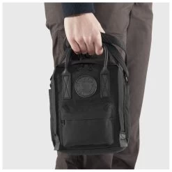 FJÄLLRÄVEN Kånken No. 2 Black Sling 2,5 - Shoulder Bag -Camping Discount Store fjaellraeven kaanken no 2 black sling 25 shoulder bag detail 3