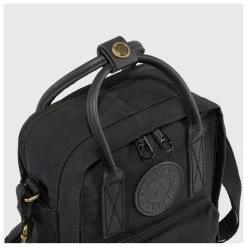 FJÄLLRÄVEN Kånken No. 2 Black Sling 2,5 - Shoulder Bag -Camping Discount Store fjaellraeven kaanken no 2 black sling 25 shoulder bag detail 9